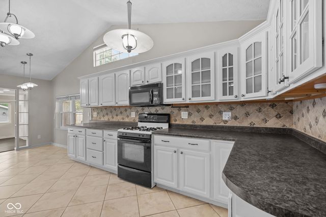 191 Suncrest Drive, Greenwood, IN 46143