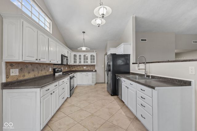 191 Suncrest Drive, Greenwood, IN 46143