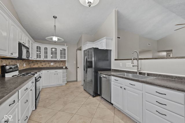 191 Suncrest Drive, Greenwood, IN 46143
