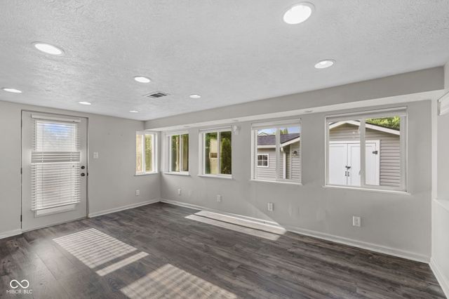 191 Suncrest Drive, Greenwood, IN 46143