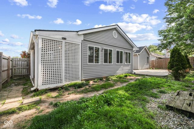 191 Suncrest Drive, Greenwood, IN 46143