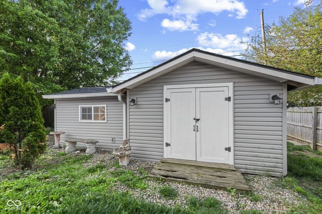 191 Suncrest Drive, Greenwood, IN 46143