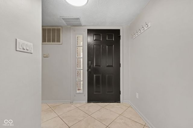 191 Suncrest Drive, Greenwood, IN 46143