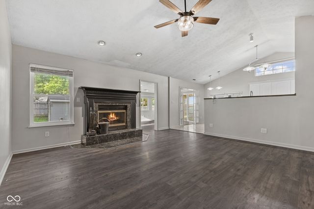 191 Suncrest Drive, Greenwood, IN 46143