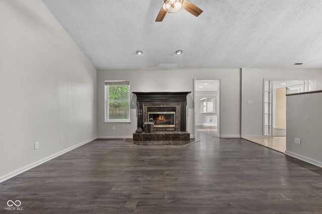 191 Suncrest Drive, Greenwood, IN 46143