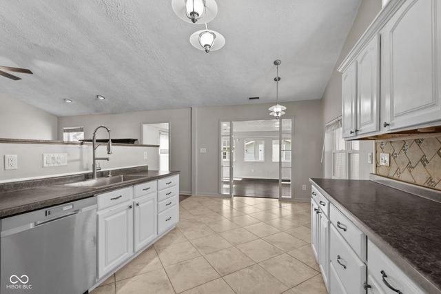 191 Suncrest Drive, Greenwood, IN 46143