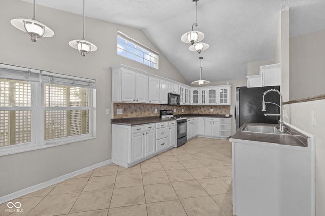 191 Suncrest Drive, Greenwood, IN 46143