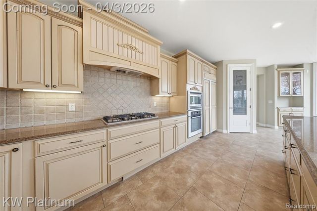 48877 Point Lakeview Drive, Chesterfield, MI 48047