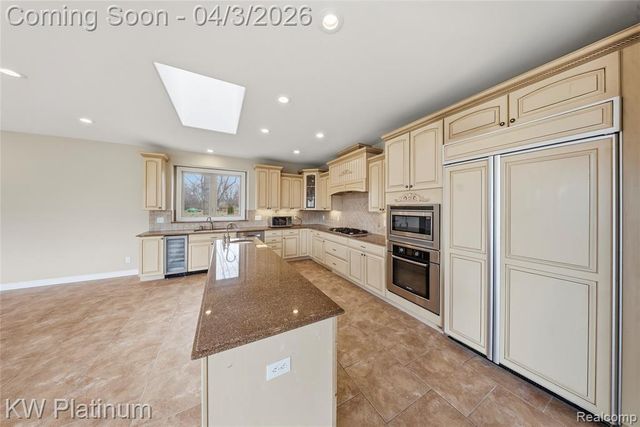 48877 Point Lakeview Drive, Chesterfield, MI 48047