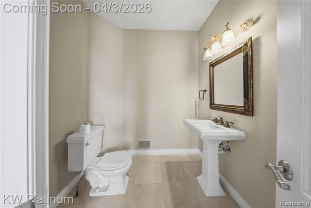 48877 Point Lakeview Drive, Chesterfield, MI 48047