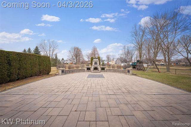 48877 Point Lakeview Drive, Chesterfield, MI 48047