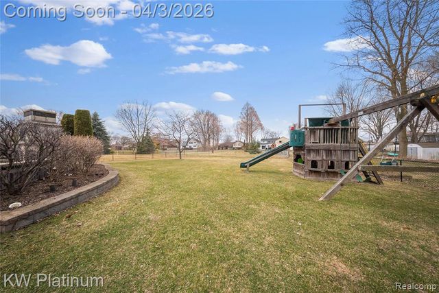 48877 Point Lakeview Drive, Chesterfield, MI 48047