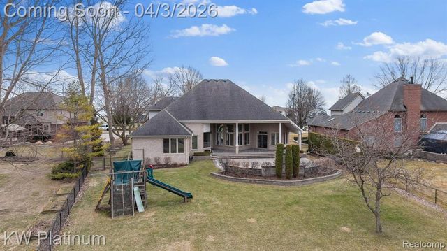 48877 Point Lakeview Drive, Chesterfield, MI 48047