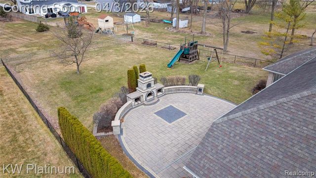 48877 Point Lakeview Drive, Chesterfield, MI 48047