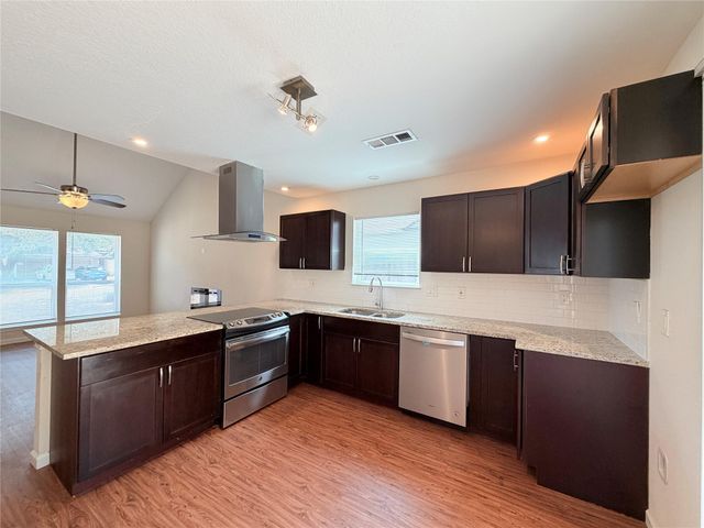 1605 Parkwood DR, Leander, TX 78641