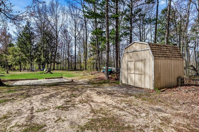 4895 W Birch Lane, Pentwater, MI 49449