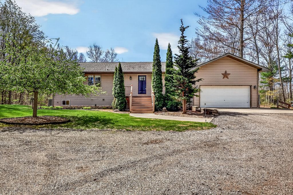 4895 W Birch Lane, Pentwater, MI 49449