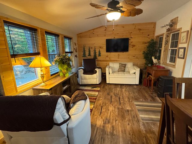 17 Amidon Lane, Tamworth, NH 03886