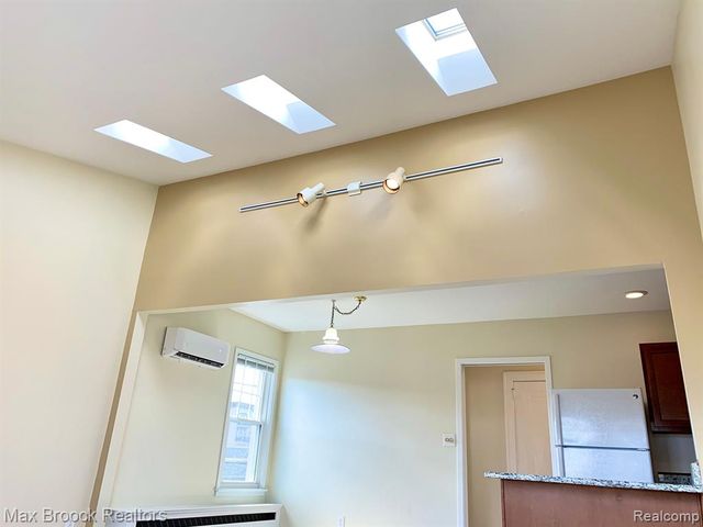 156 N Worth 2S, Birmingham, MI 48009