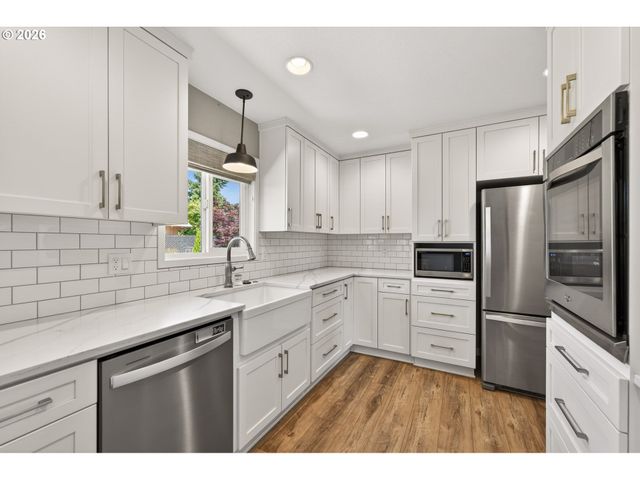 737 Ne 18TH St, Mc Minnville, OR 97128