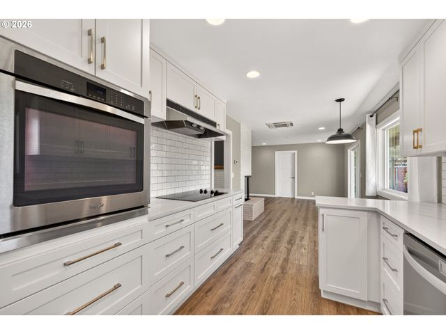 737 Ne 18TH St, Mc Minnville, OR 97128