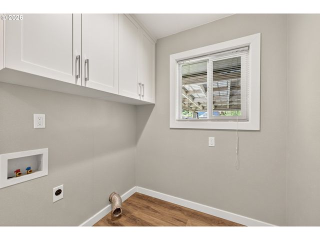 737 Ne 18TH St, Mc Minnville, OR 97128