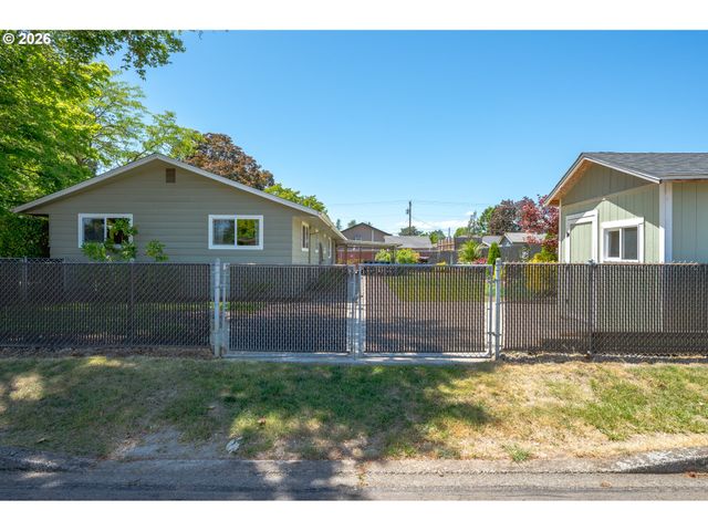 737 Ne 18TH St, Mc Minnville, OR 97128