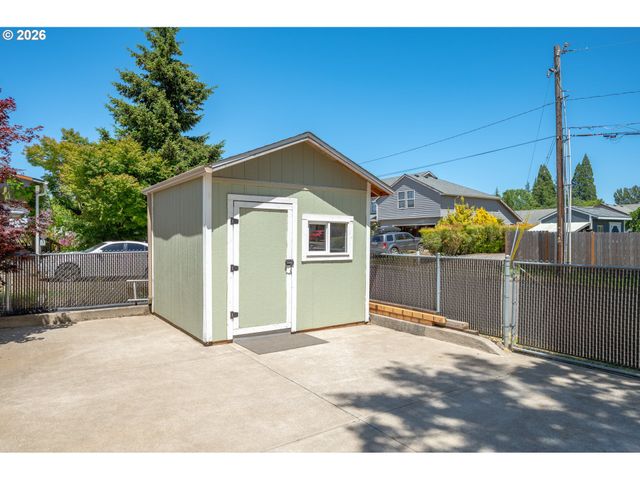 737 Ne 18TH St, Mc Minnville, OR 97128