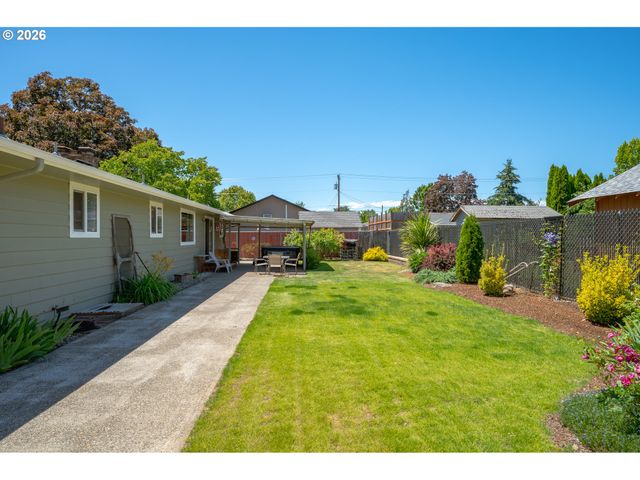 737 Ne 18TH St, Mc Minnville, OR 97128