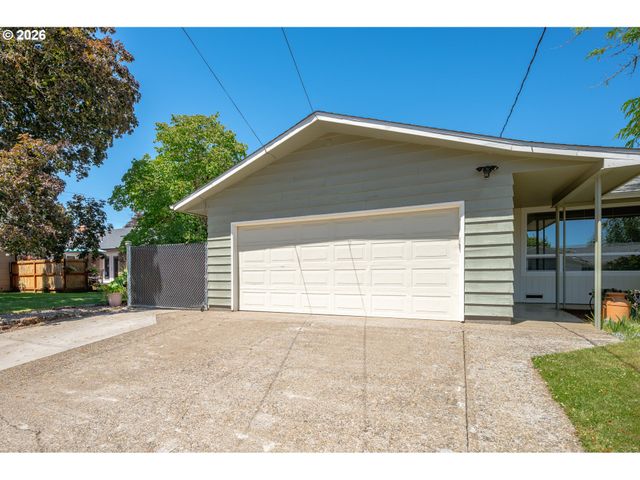 737 Ne 18TH St, Mc Minnville, OR 97128