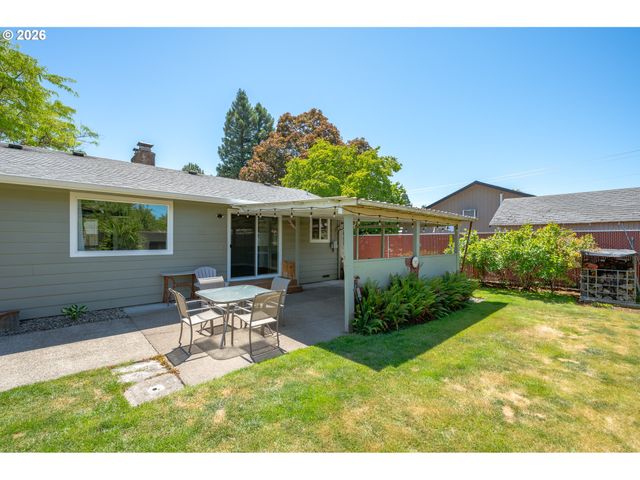 737 Ne 18TH St, Mc Minnville, OR 97128