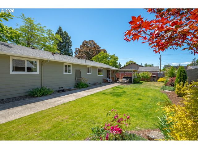 737 Ne 18TH St, Mc Minnville, OR 97128