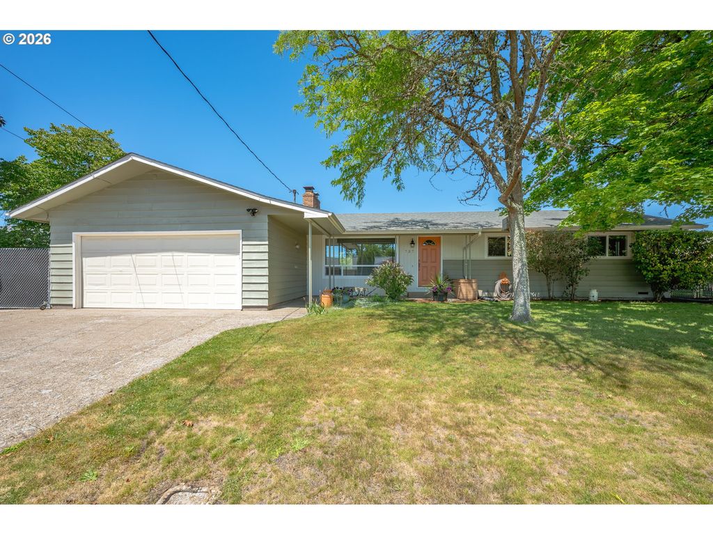 Image 12 of property listing at 737 Ne 18TH St, Mc Minnville, OR 97128