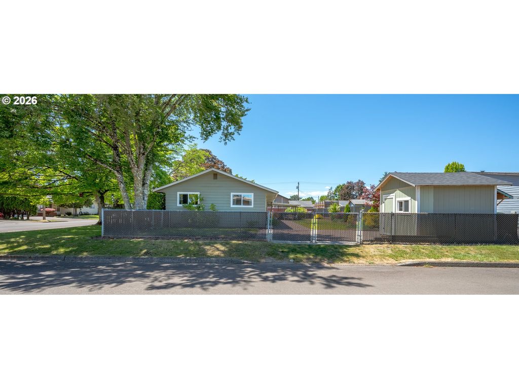 Image 27 of property listing at 737 Ne 18TH St, Mc Minnville, OR 97128