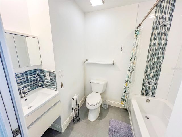 33 N HAMPTON AVENUE, Orlando, FL 32803