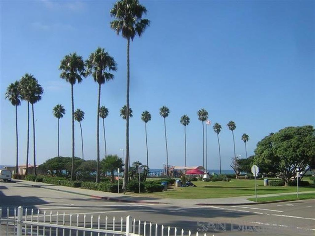 8153 Camino Del Oro, La Jolla, CA 92037