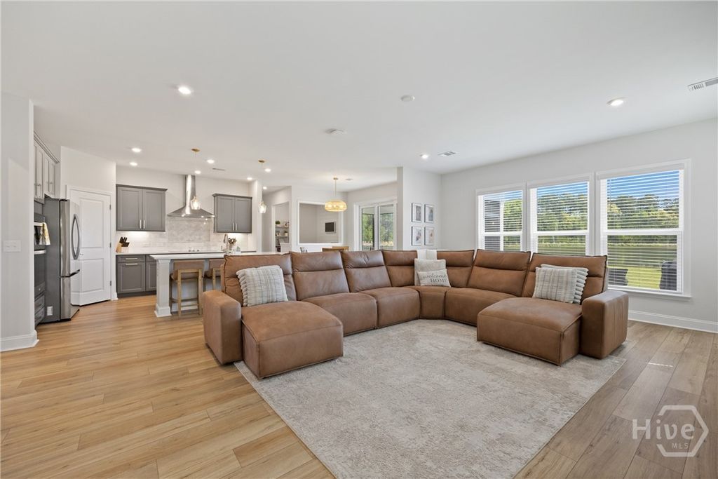 Image 17 of property listing at 268 Heron Creek Drive, Richmond Hill, GA 31324