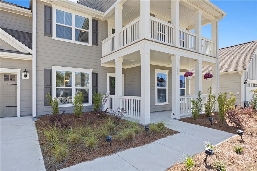 Image 8 of property listing at 268 Heron Creek Drive, Richmond Hill, GA 31324