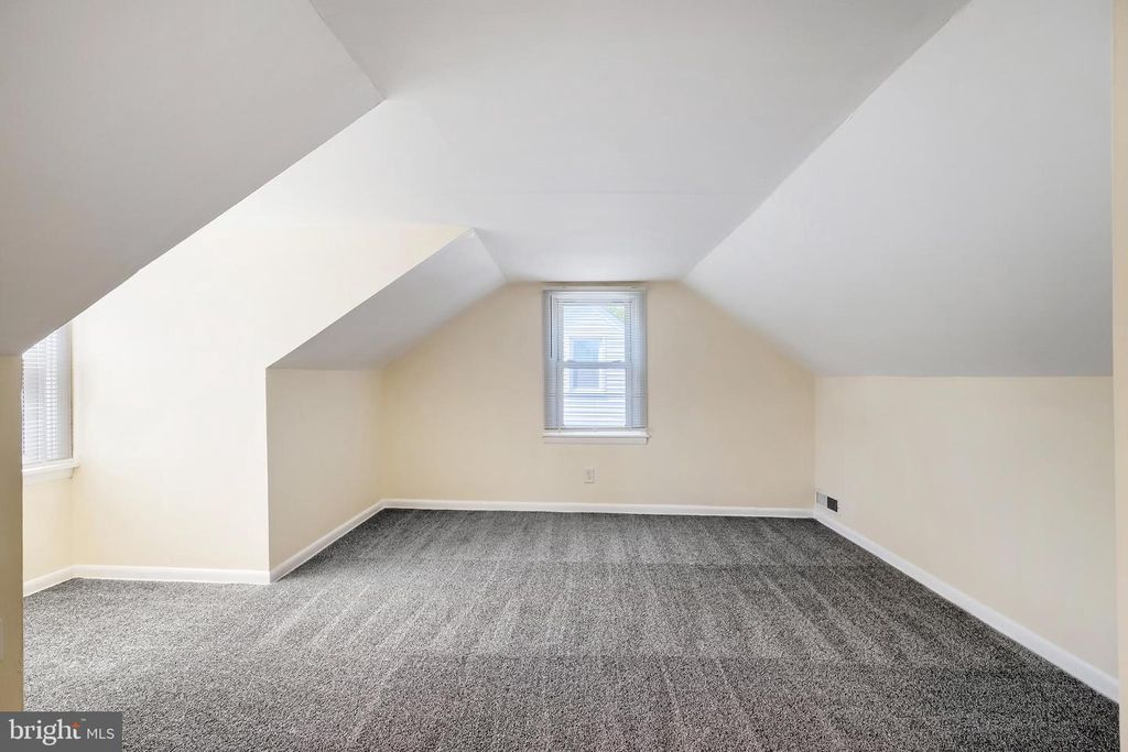 Image 11 of property listing at 327 WYE RD, Baltimore, MD 21221