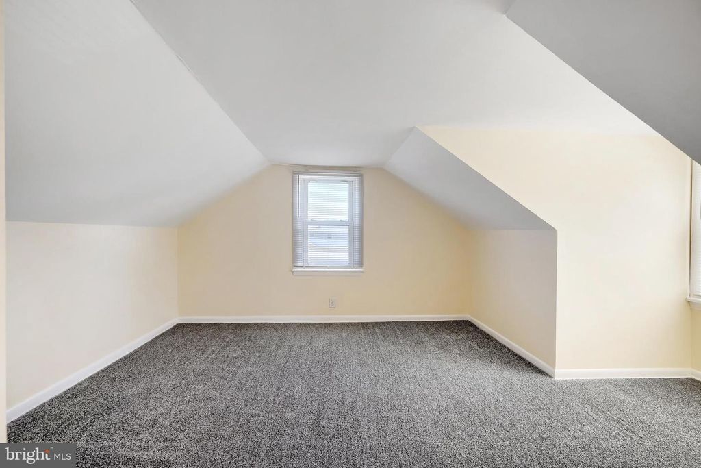Image 12 of property listing at 327 WYE RD, Baltimore, MD 21221