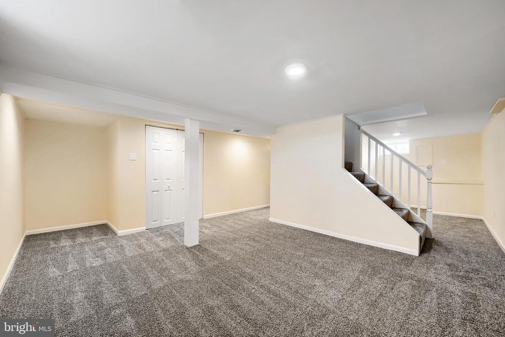 Image 13 of property listing at 327 WYE RD, Baltimore, MD 21221
