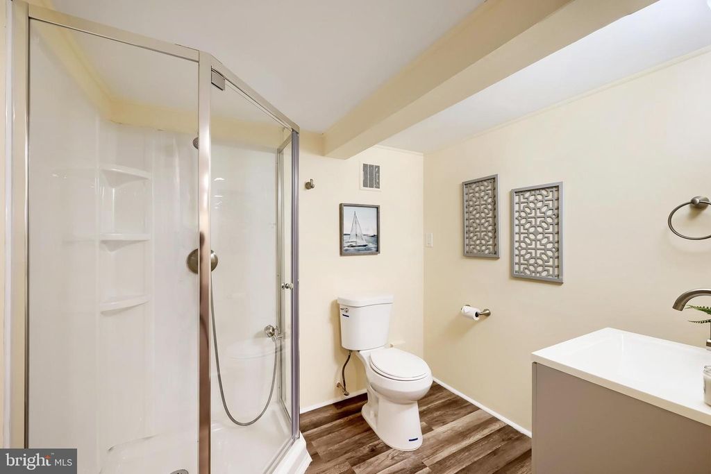 Image 15 of property listing at 327 WYE RD, Baltimore, MD 21221