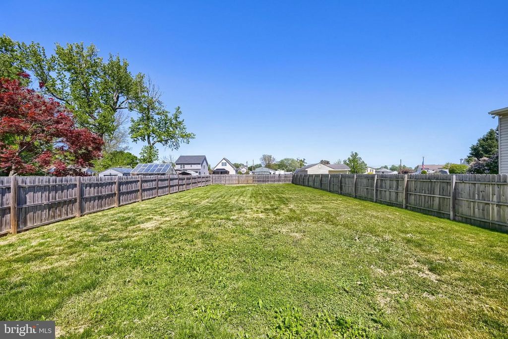 Image 18 of property listing at 327 WYE RD, Baltimore, MD 21221