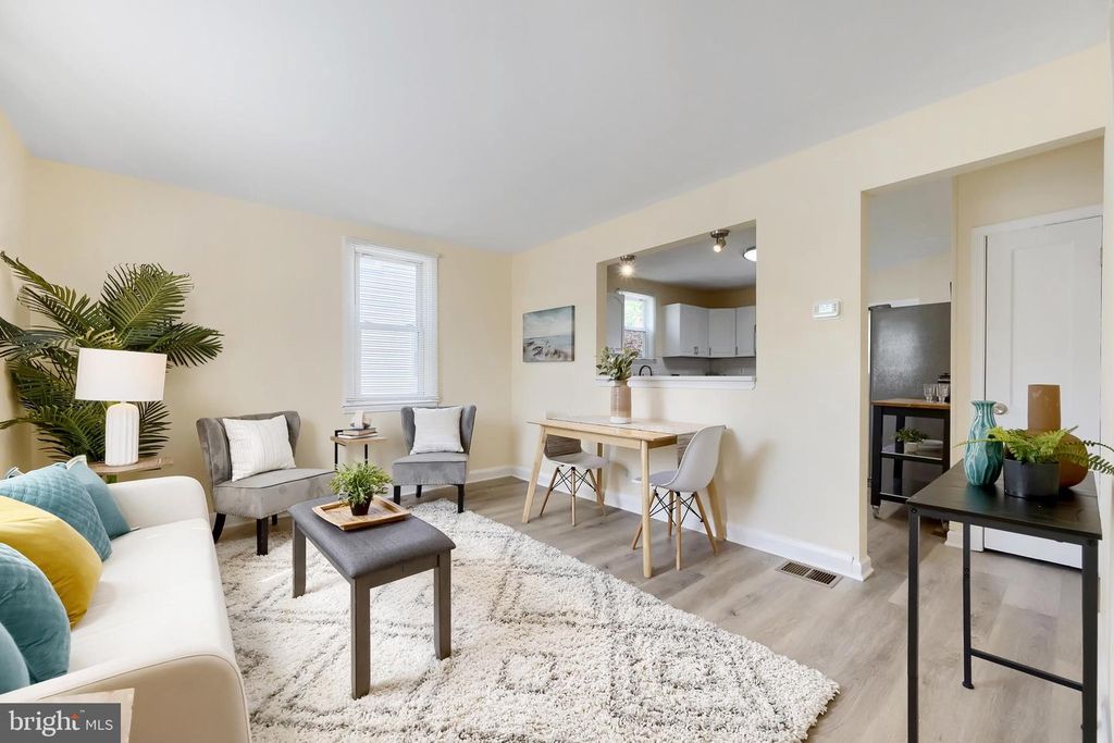 Image 2 of property listing at 327 WYE RD, Baltimore, MD 21221