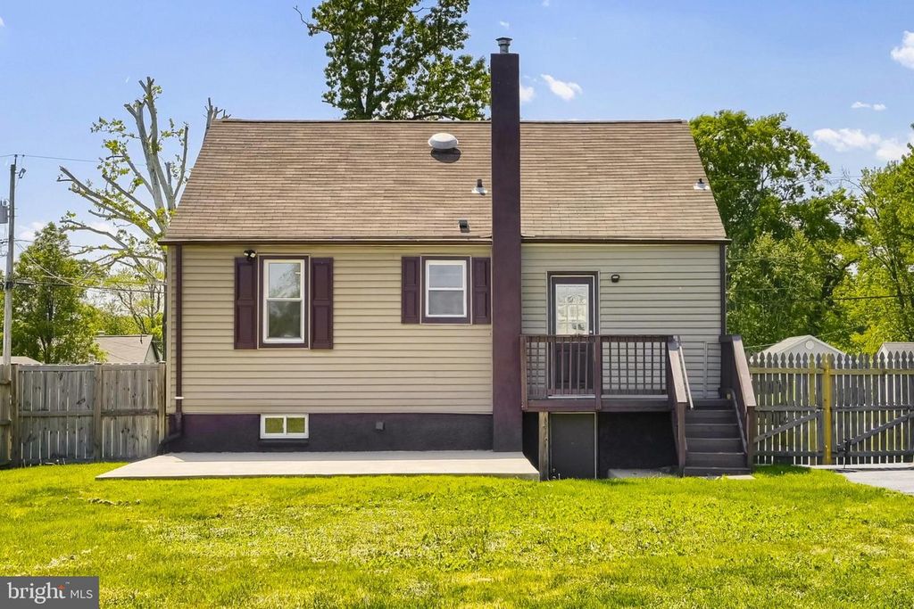 Image 20 of property listing at 327 WYE RD, Baltimore, MD 21221