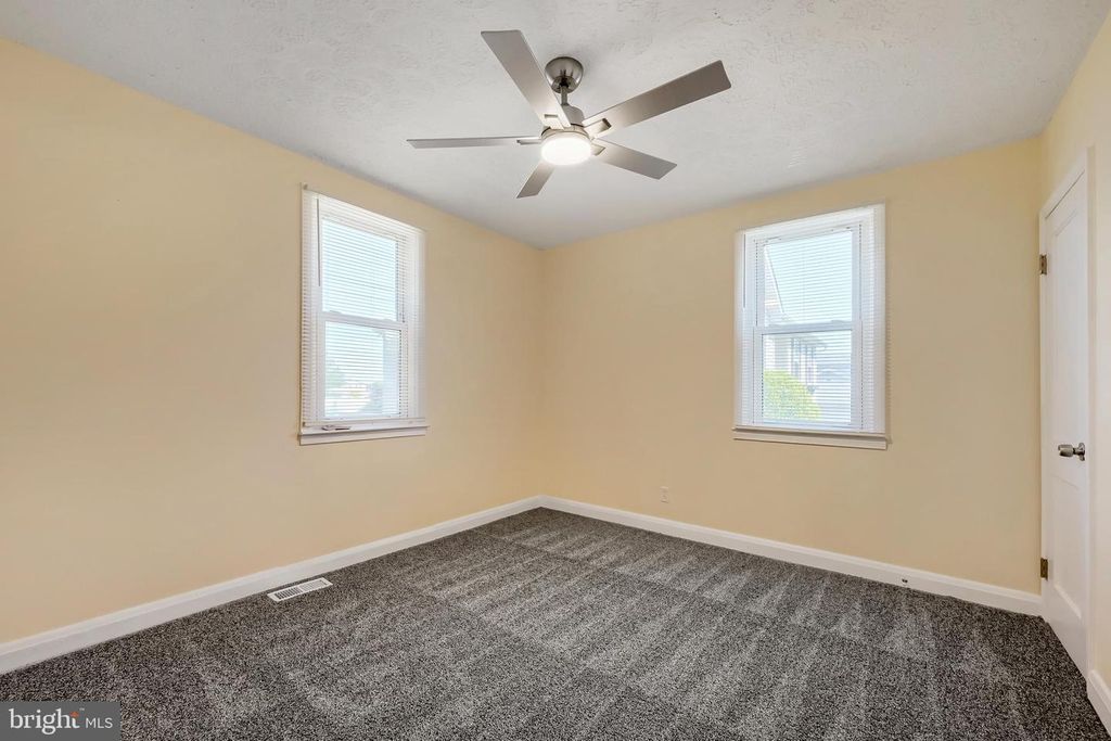 Image 9 of property listing at 327 WYE RD, Baltimore, MD 21221
