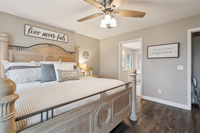 708 S Veverka Drive, Prairie City, IA 50228