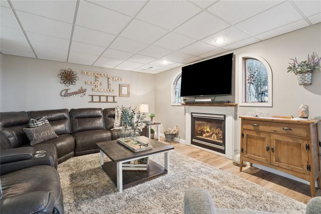 708 S Veverka Drive, Prairie City, IA 50228