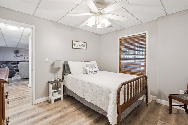 708 S Veverka Drive, Prairie City, IA 50228