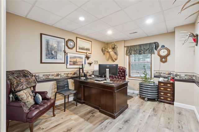 708 S Veverka Drive, Prairie City, IA 50228